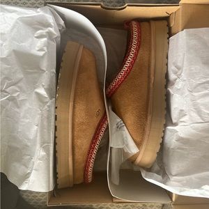 BRAND NEW UGG Tazzman Slippers Chestnut Y5/W6.5